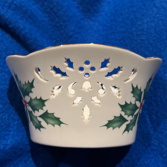 NWT Lenox Small Pierced Bowl with Holly Leaves & Berries Holiday Dimension - Picture 5 of 12